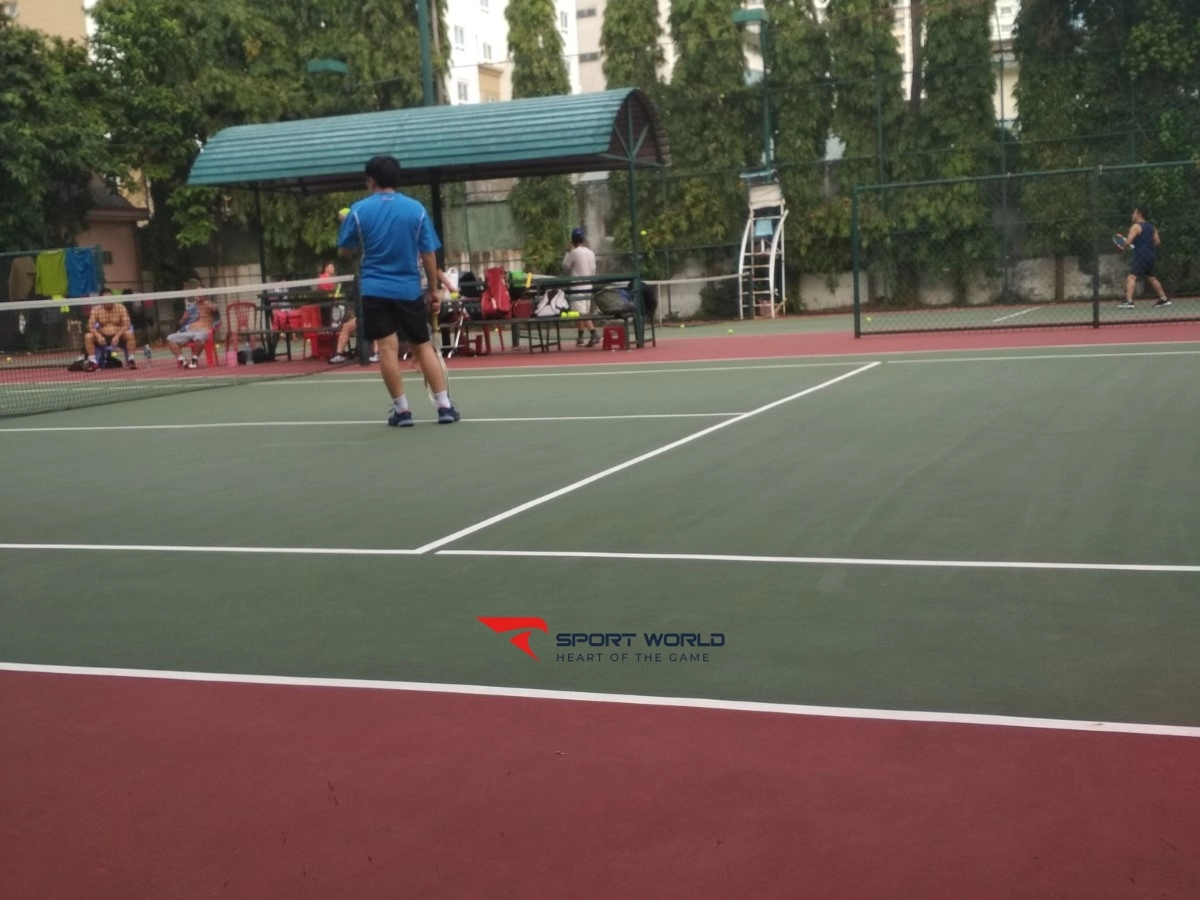 Sân tennis Hồng Ân