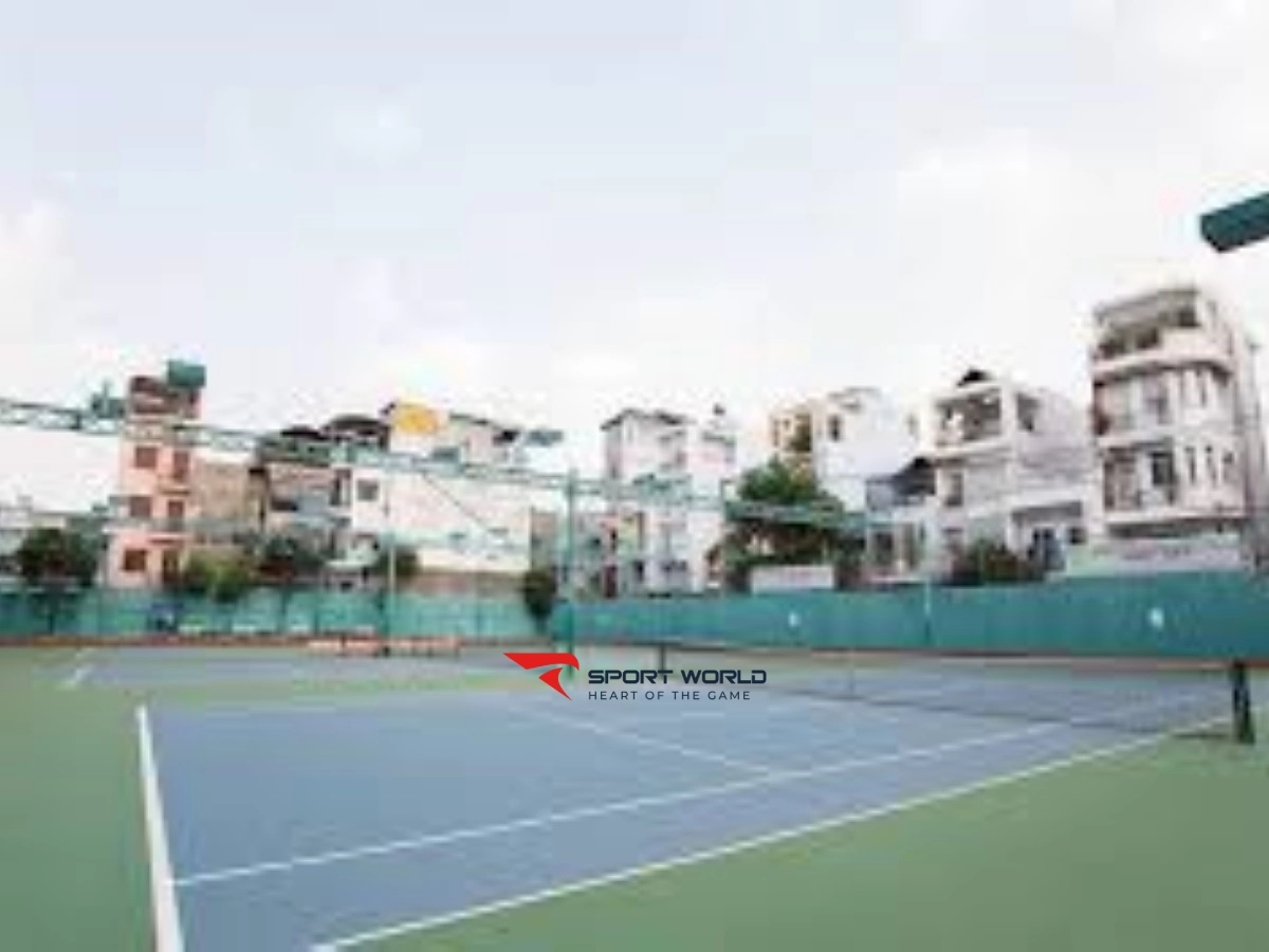 Sân Tennis nhà nghỉ